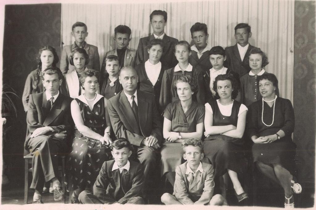 183. Fotografia – Uczniowie Szkoły Podstawowej w Jaworzynie Śląskiej, 1958