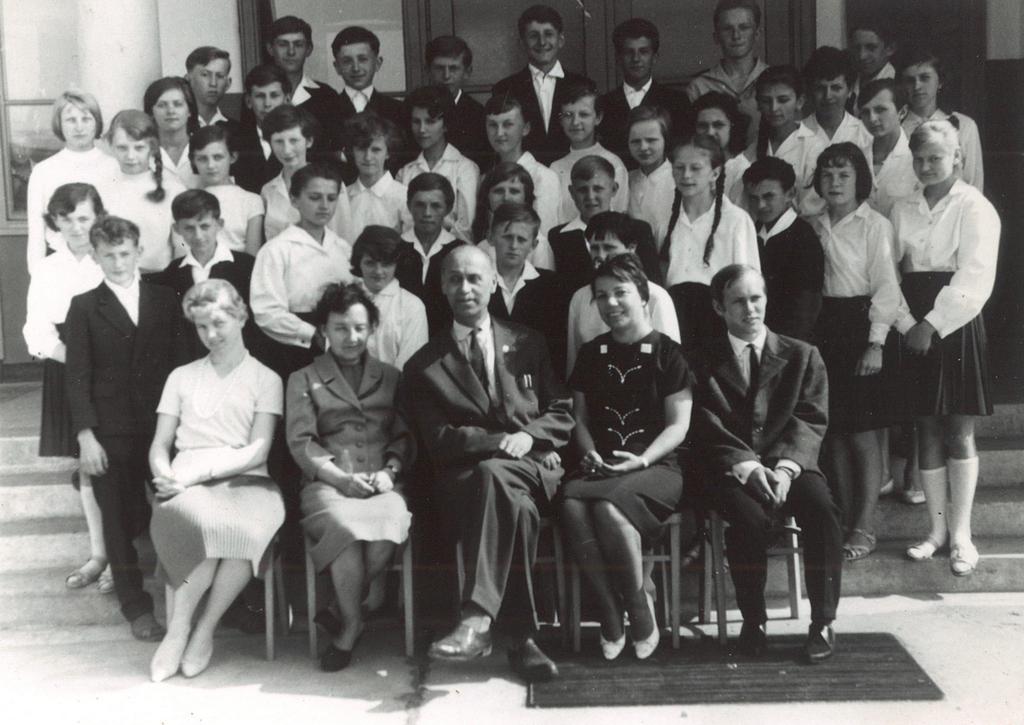 162. Fotografia – Klasa VII b, SP nr 2 w Jaworzynie Śląskiej, rok szkolny 1963/64