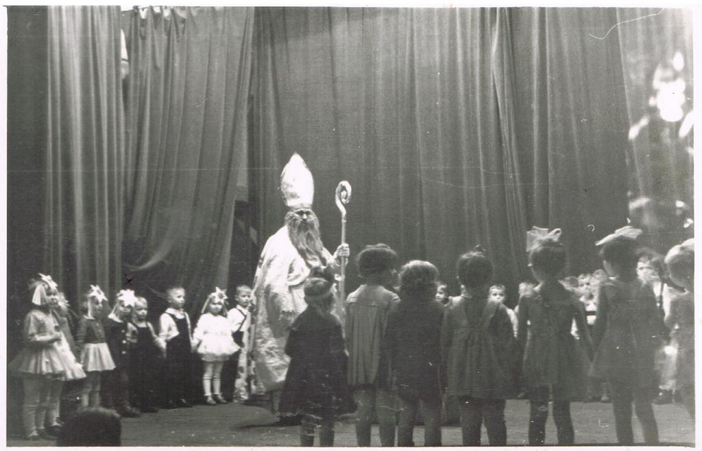235. Fotografie – Święty Mikołaj w Przedszkolu kolejowym, 1962