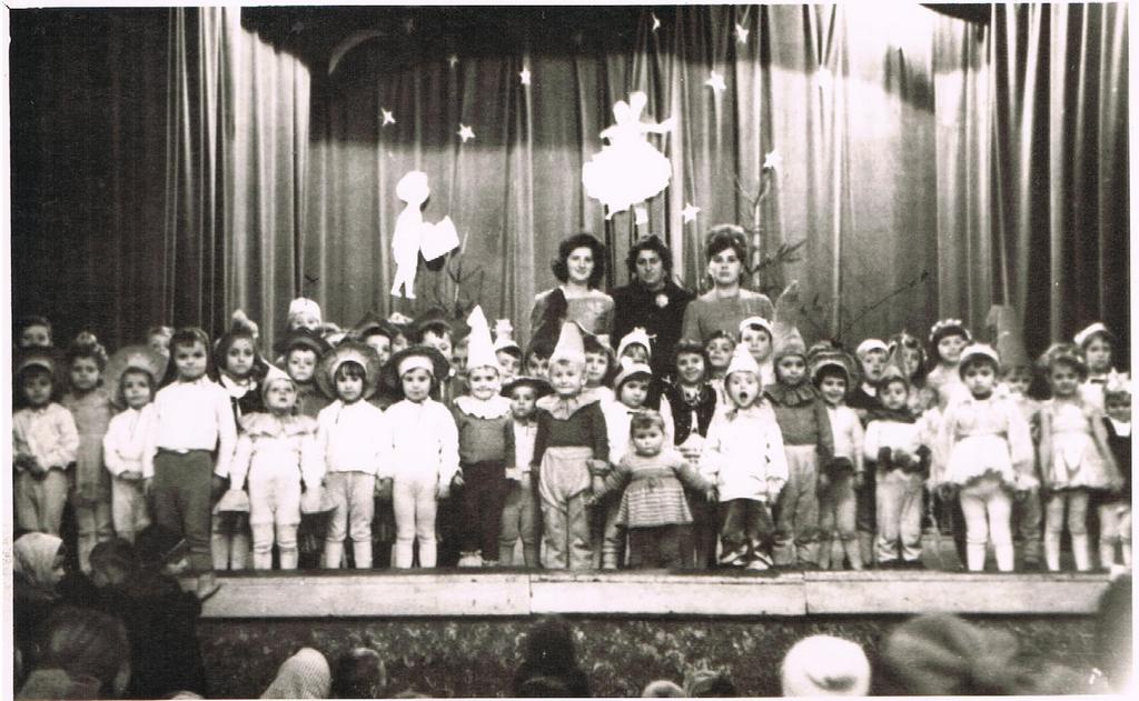 241. Fotografia – Maluchy z przedszkola kolejowego w Jaworzynie Śląskiej, lata 60.