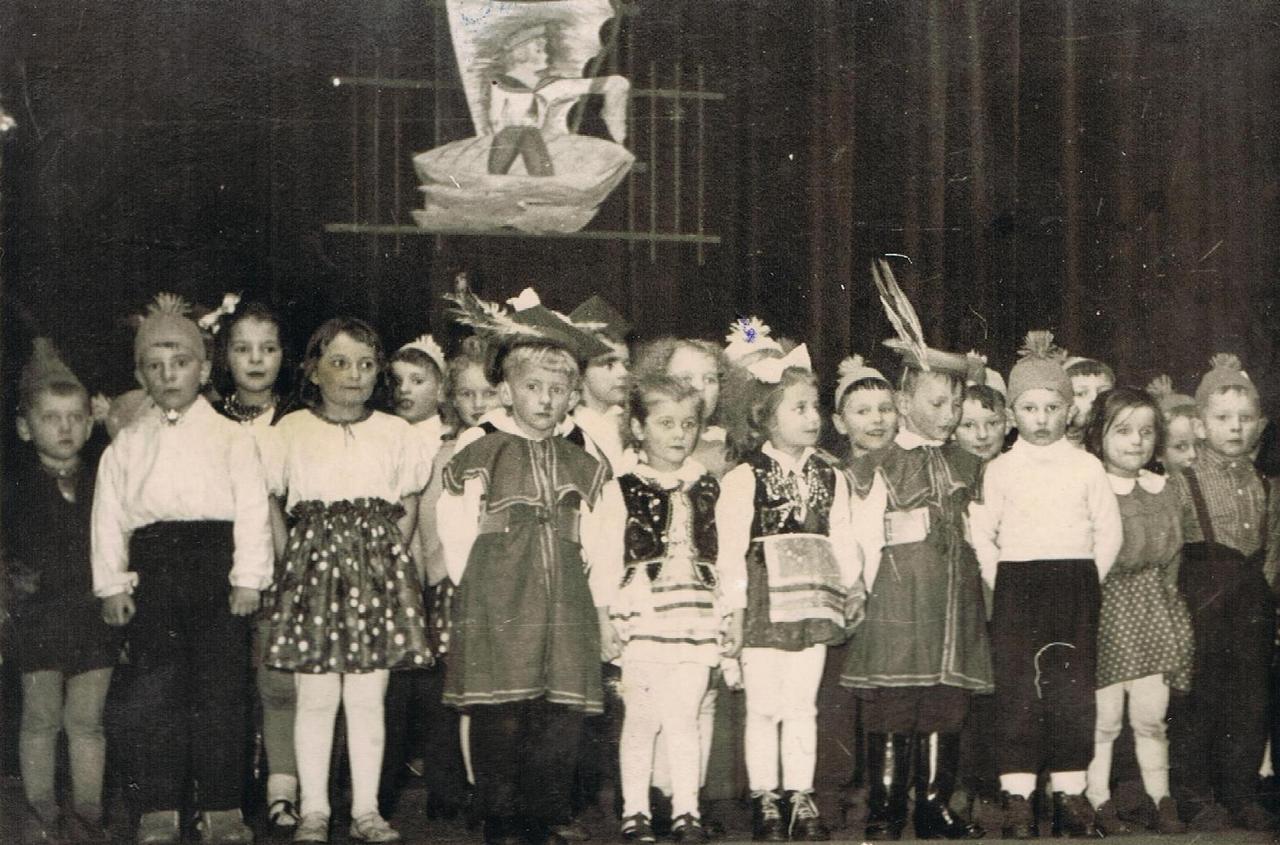 269. Fotografia – Dzieci z przedszkola kolejowego w Jaworzynie Śląskiej, lata 60.