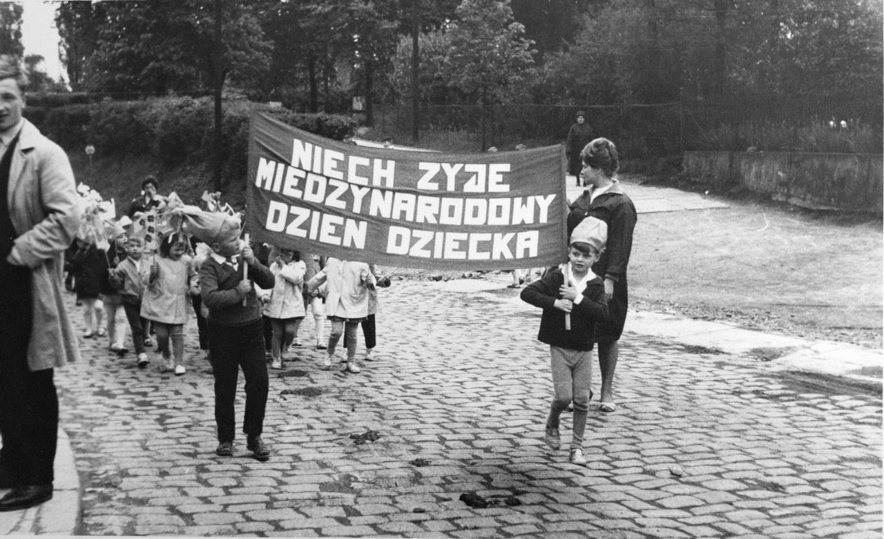 366. Fotografie – Przedszkolaki z Jaworzyny Śląskiej świętują Dzień Dziecka, 1965