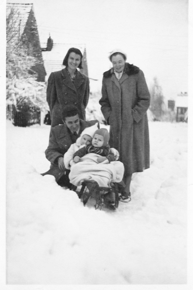 383. Fotografia – Ulica Traugutta w Jaworzynie Śląskiej zimą, 1952