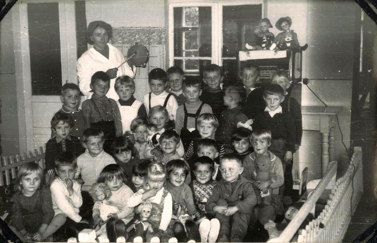 369. Fotografie – Dzieci z Przedszkola przy Państwowej Cukrowni w Pastuchowie 1970